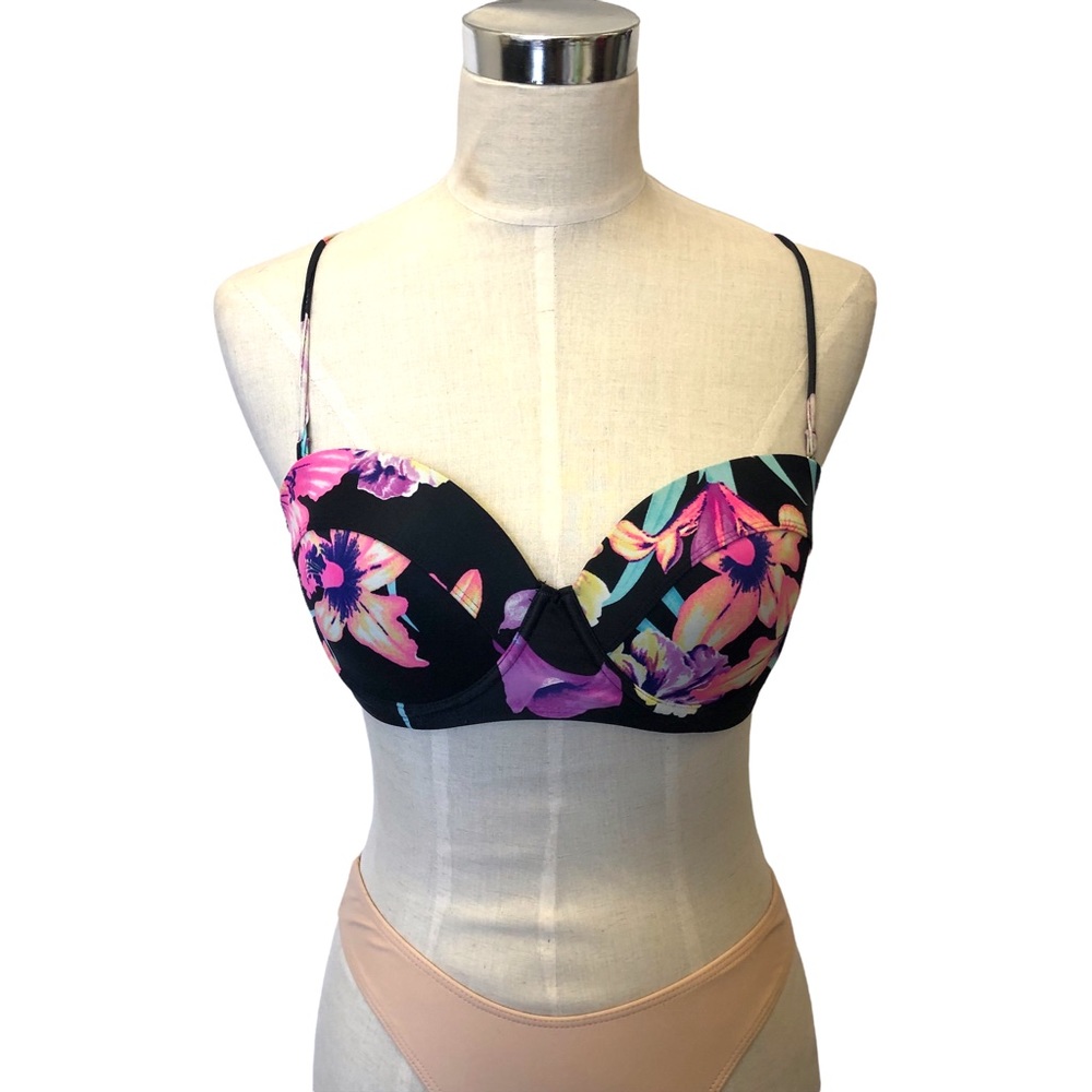 Woman's Floral Bikini Top Size 31B